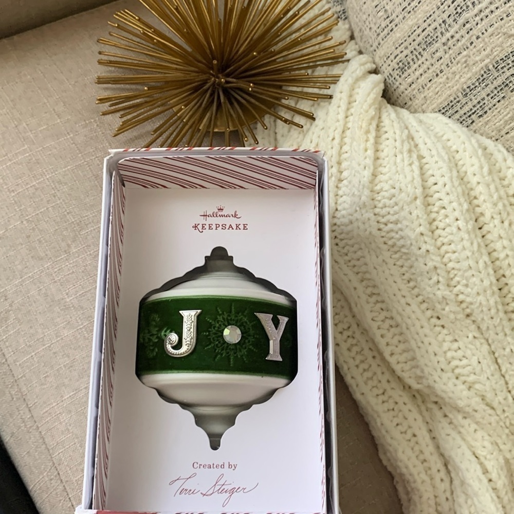 HALLMARK KEEPSAKE Emerald Joy Ornament Christmas‎ holidays new